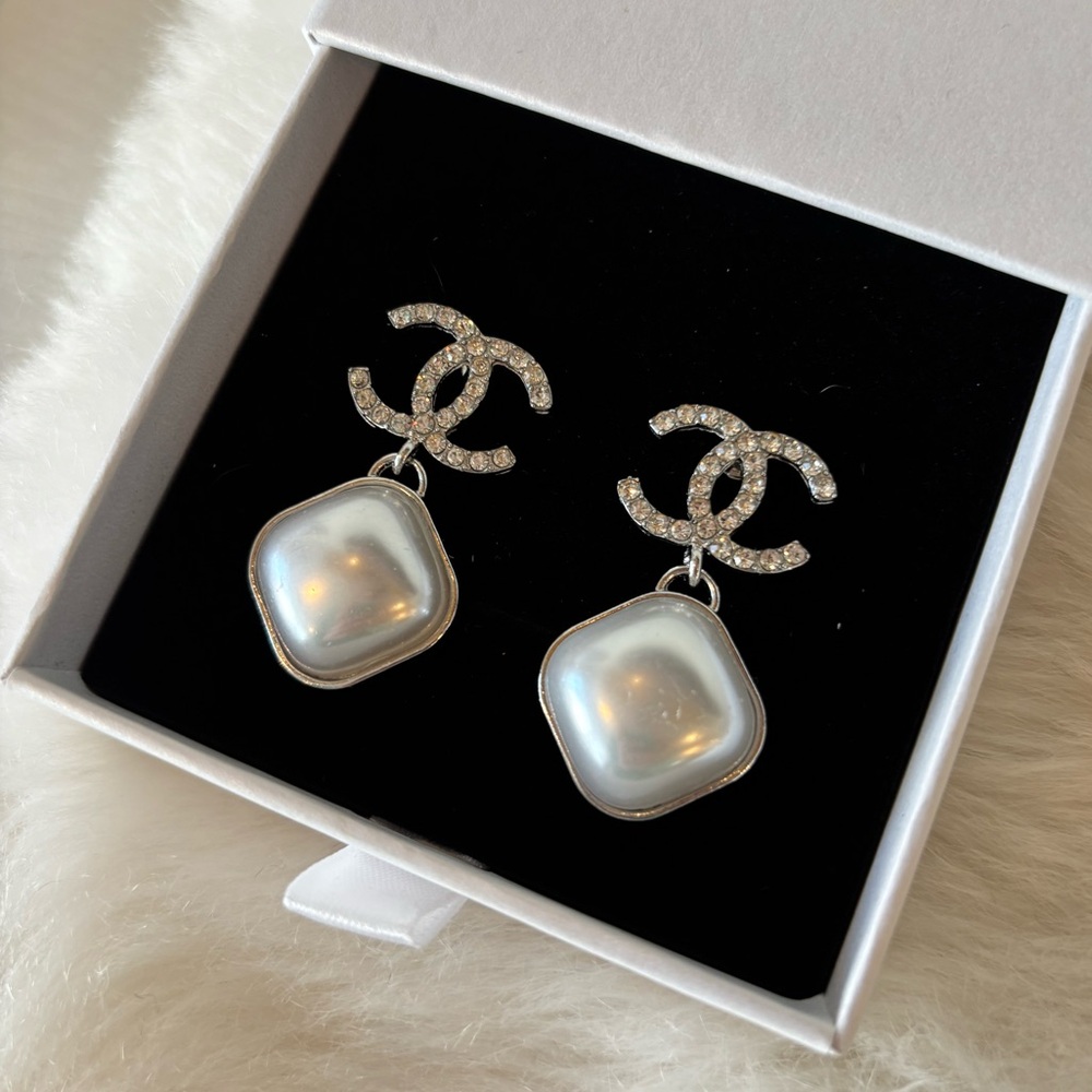 Fashion C Faux Pearl Cushion Drop Earrings